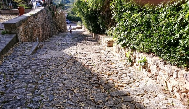 dry stone hiking